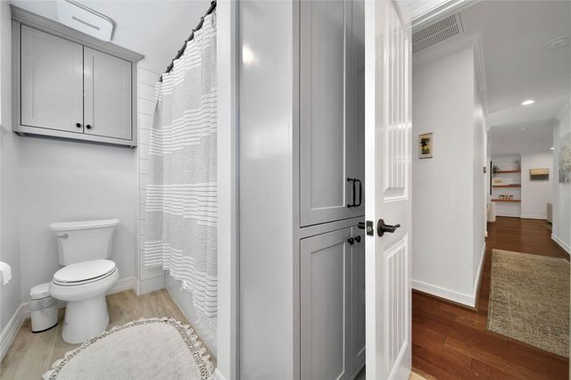 1042 Chamboard Lane, Houston, TX 77018