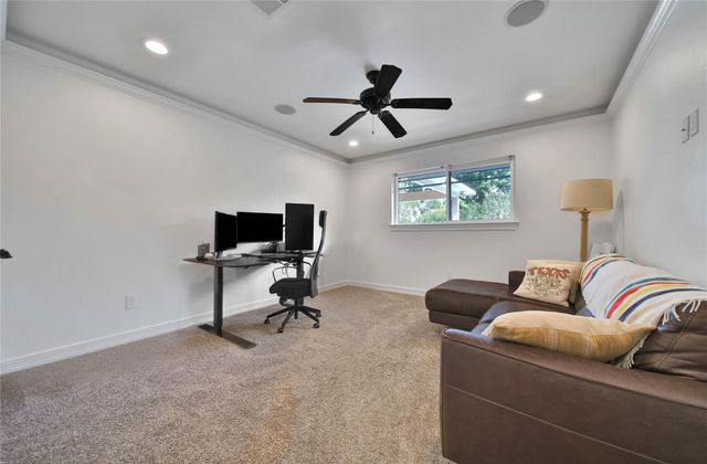 1042 Chamboard Lane, Houston, TX 77018
