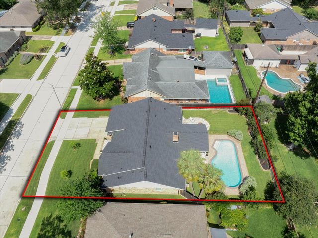 1042 Chamboard Lane, Houston, TX 77018