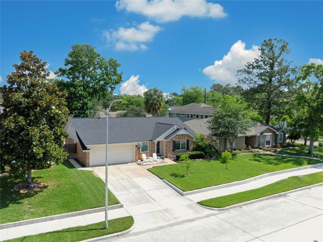 1042 Chamboard Lane, Houston, TX 77018