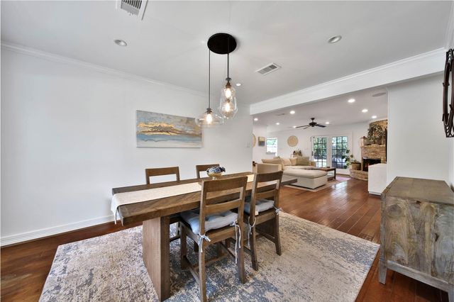 1042 Chamboard Lane, Houston, TX 77018