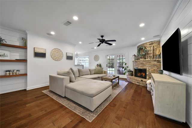 1042 Chamboard Lane, Houston, TX 77018