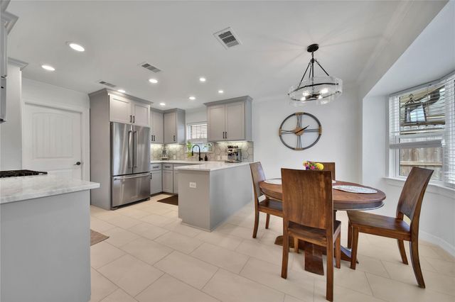 1042 Chamboard Lane, Houston, TX 77018