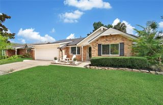 1042 Chamboard Lane, Houston, TX 77018