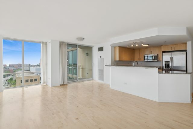 1640 Maple Avenue 1202, Evanston, IL 60201