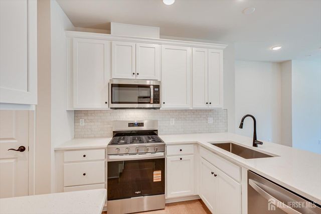 323 Sadie Circle, New Brunswick, NJ 08901