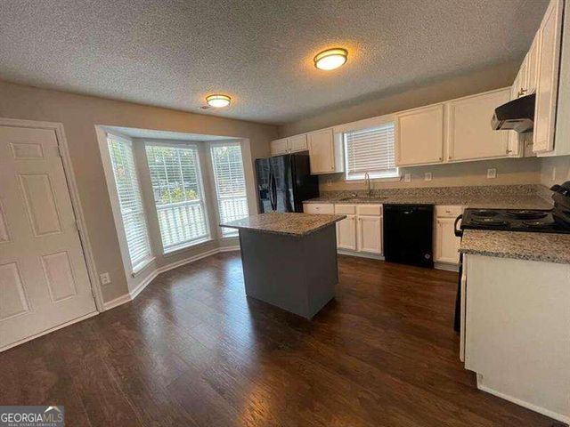 2200 Burdett Ridge Drive, College Park, GA 30349
