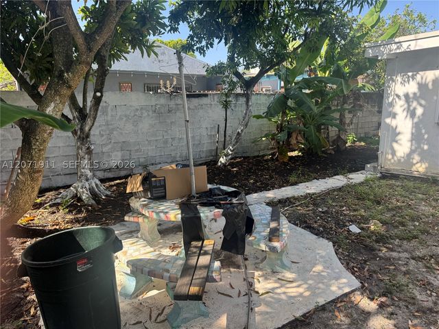 3160 NW 3rd St, Miami, FL 33125