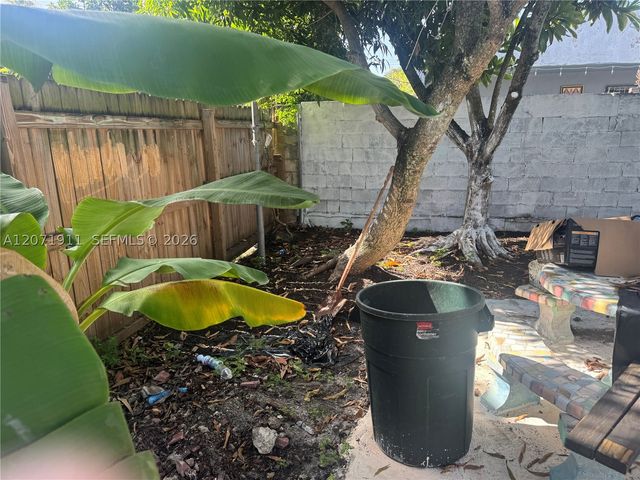 3160 NW 3rd St, Miami, FL 33125