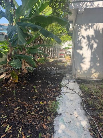 3160 NW 3rd St, Miami, FL 33125