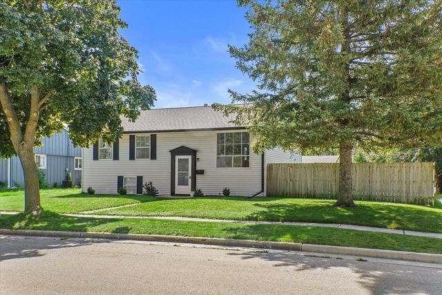 9525 Hulda DRIVE, Sturtevant, WI 53177