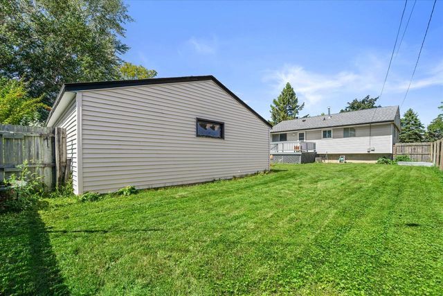 9525 Hulda DRIVE, Sturtevant, WI 53177