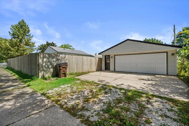 9525 Hulda DRIVE, Sturtevant, WI 53177