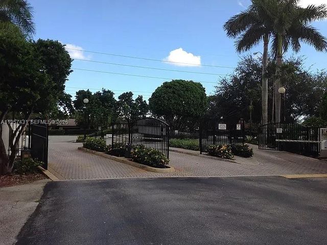 10734 SW 117th Pl, Miami, FL 33186