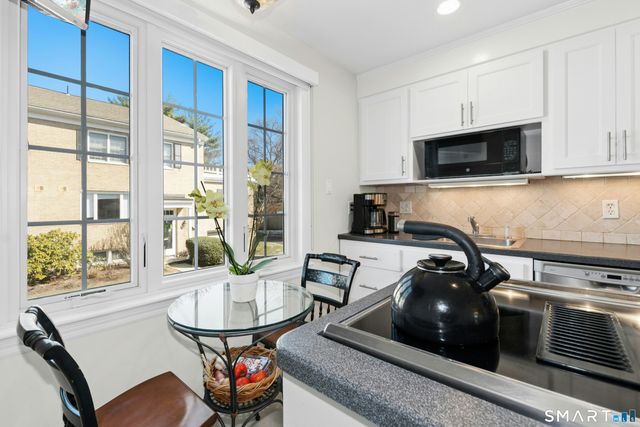 205 Main Street 33, New Canaan, CT 06840