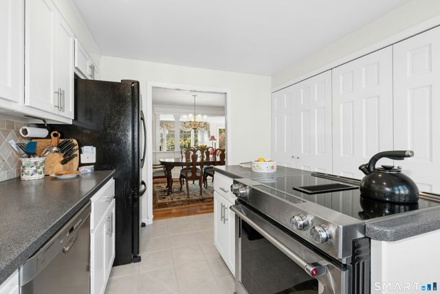 205 Main Street 33, New Canaan, CT 06840