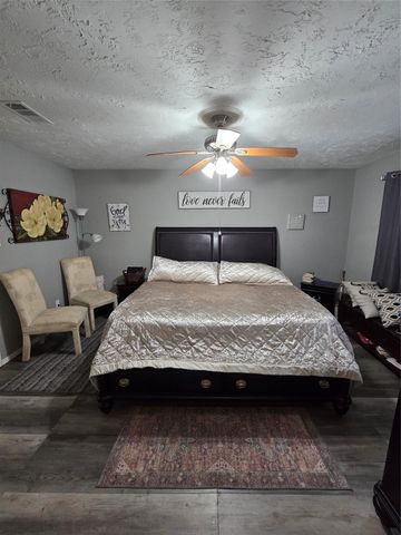 17706 Heritage Creek Drive, Webster, TX 77598