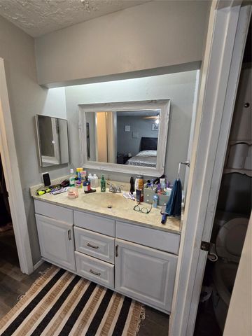 17706 Heritage Creek Drive, Webster, TX 77598