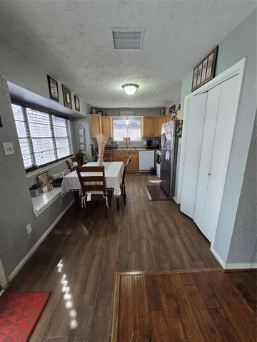 17706 Heritage Creek Drive, Webster, TX 77598