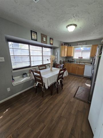 17706 Heritage Creek Drive, Webster, TX 77598