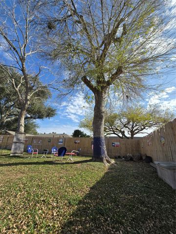 17706 Heritage Creek Drive, Webster, TX 77598