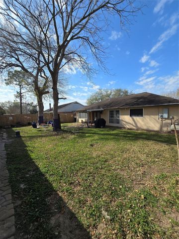 17706 Heritage Creek Drive, Webster, TX 77598