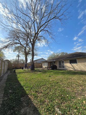 17706 Heritage Creek Drive, Webster, TX 77598
