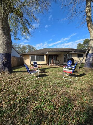 17706 Heritage Creek Drive, Webster, TX 77598