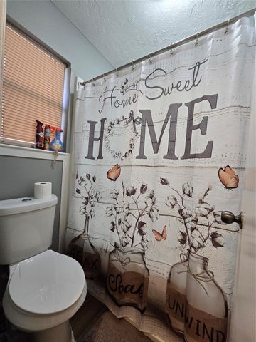 17706 Heritage Creek Drive, Webster, TX 77598