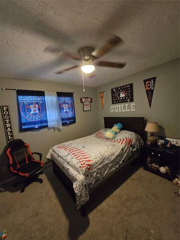 17706 Heritage Creek Drive, Webster, TX 77598