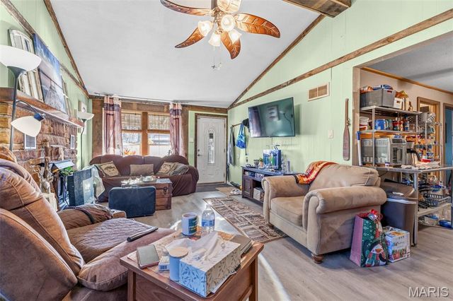 13235 Lakeview Dr, Ste Genevieve, MO 63670