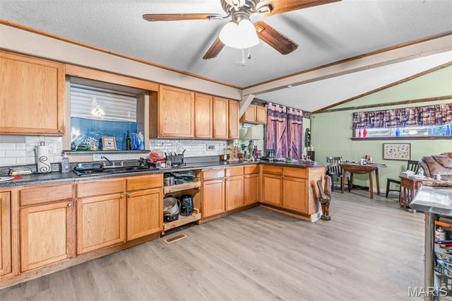 13235 Lakeview Dr, Ste Genevieve, MO 63670