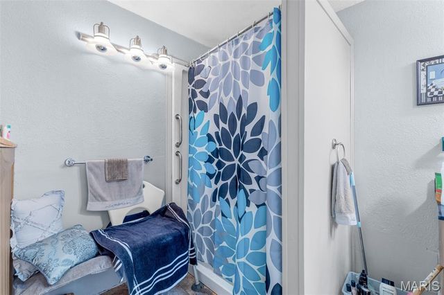 13235 Lakeview Dr, Ste Genevieve, MO 63670