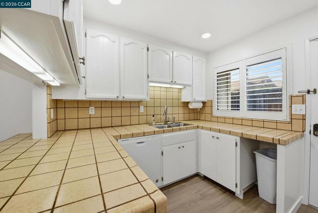 970 970 Joaquin Ave, San Leandro, CA 94577