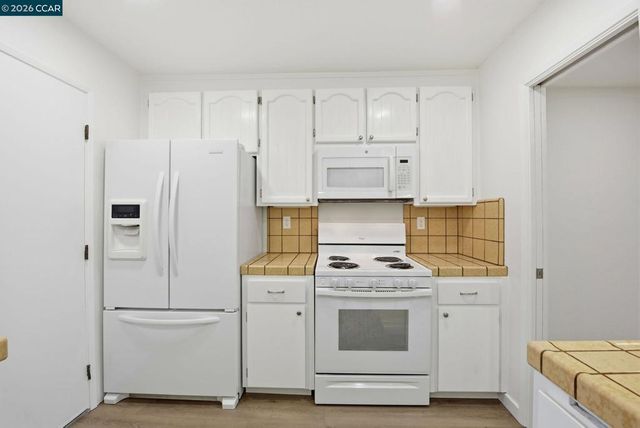 970 970 Joaquin Ave, San Leandro, CA 94577