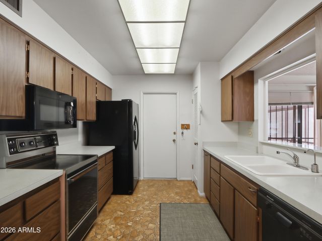14802 N LAKEFOREST Drive, Sun City, AZ 85351