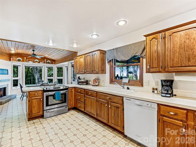796 Hawk Mountain Road 36r, Lake Toxaway, NC 28747