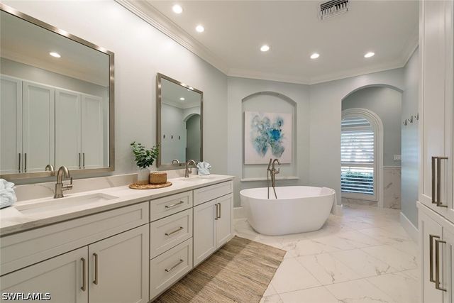 452 Willet AVE, Naples, FL 34108