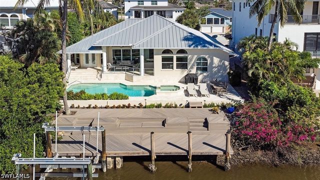 452 Willet AVE, Naples, FL 34108