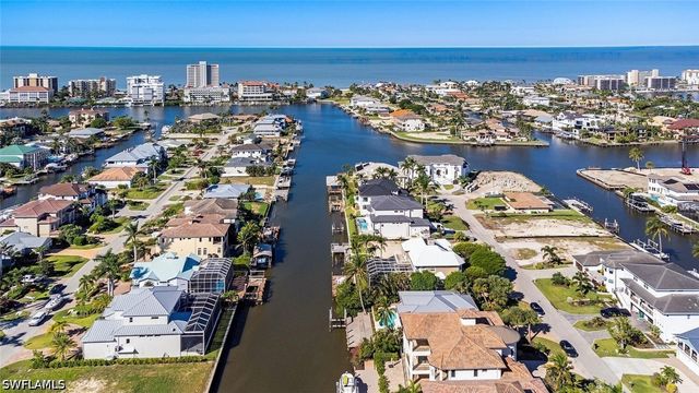 452 Willet AVE, Naples, FL 34108
