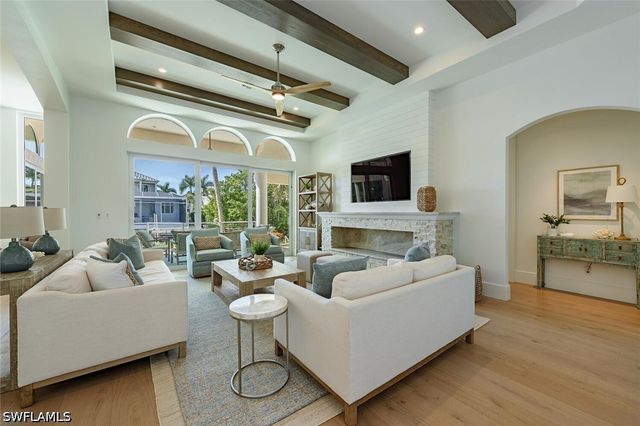 452 Willet AVE, Naples, FL 34108