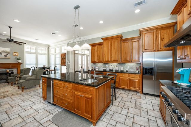 19027 Spyglass Hill Dr, Baton Rouge, LA 70809