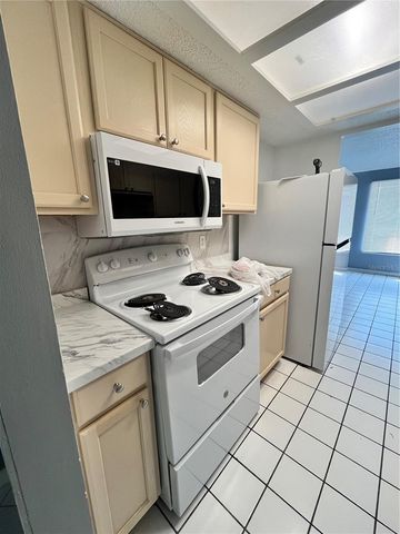 4918 SILVER OAKS VILLAGE F, Orlando, FL 32808