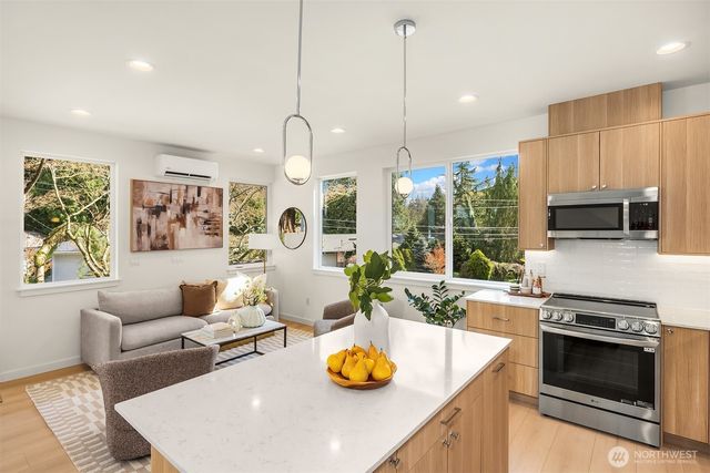 10831 11th Avenue NE, Seattle, WA 98125