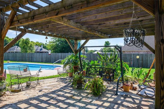 102 Beau Bridge Circle, Bossier City, LA 71112