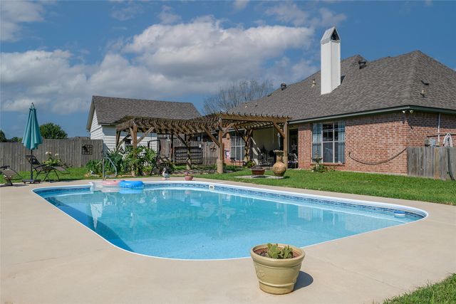 102 Beau Bridge Circle, Bossier City, LA 71112