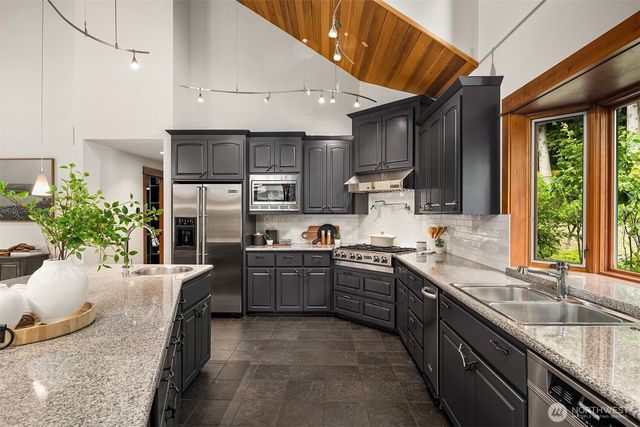 16700 Saybrook Drive NE, Woodinville, WA 98077
