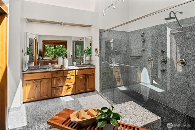 16700 Saybrook Drive NE, Woodinville, WA 98077