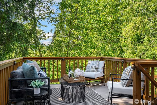 16700 Saybrook Drive NE, Woodinville, WA 98077