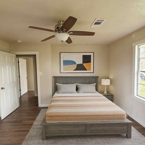 230 E New York Street, Brazoria, TX 77422